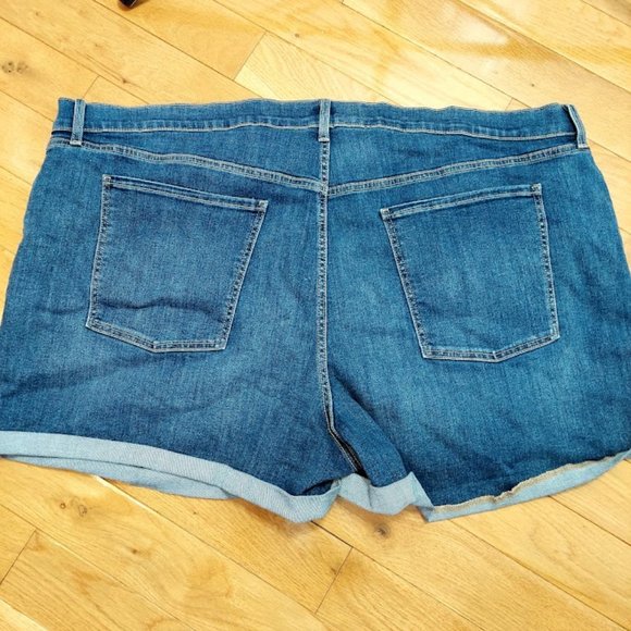 Old Navy Mid-Rise Wow Jean Shorts Women 3 in Seam Size 28 New With Tag Plus Size - Picture 7 of 11